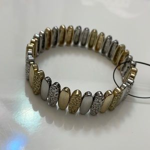 BNWT Oval Lines Bracelet